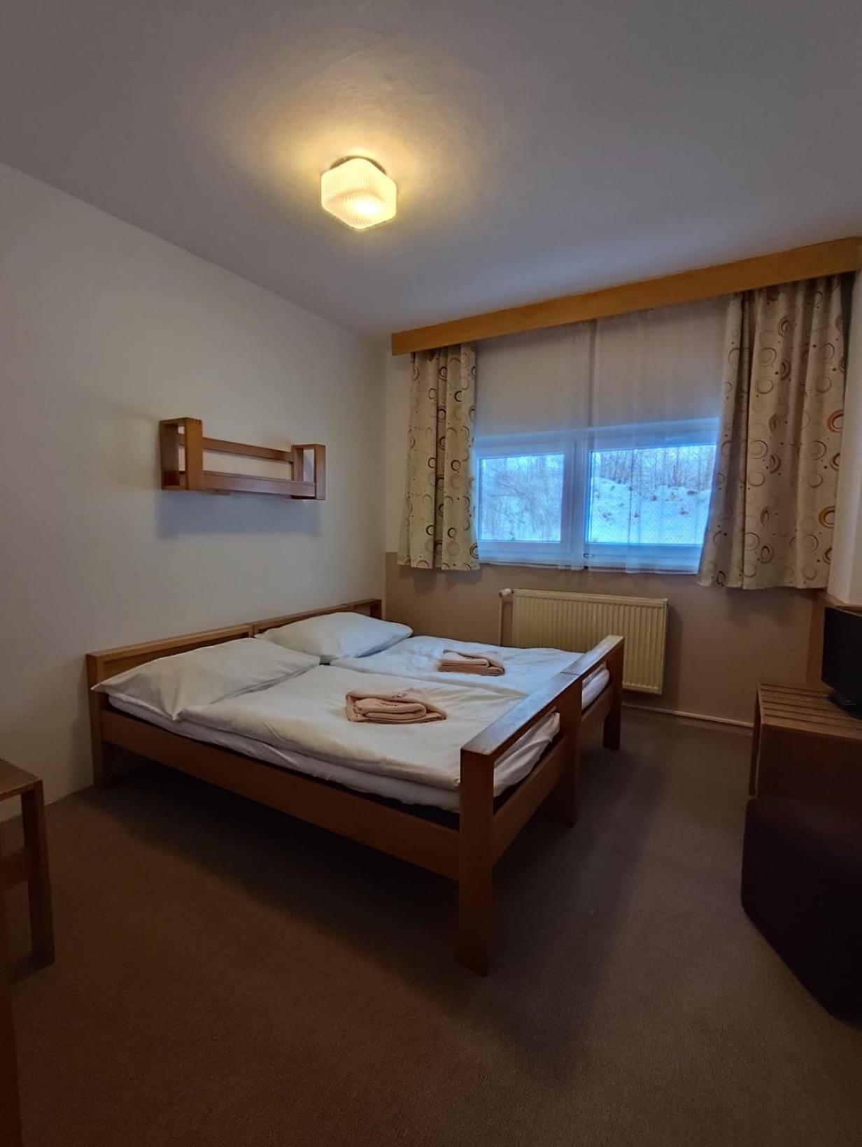 Horsky Hotel Kubat ベネツコ エクステリア 写真